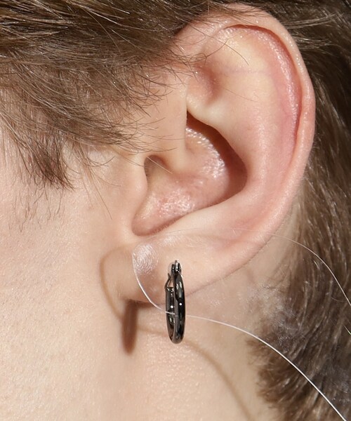 tk.TAKEO KIKUCHI（ティーケータケオキクチ）の「◆フープピアス（ピアス（両耳用）・メンズ・シルバー/ブラック・00）」の4枚目の写真