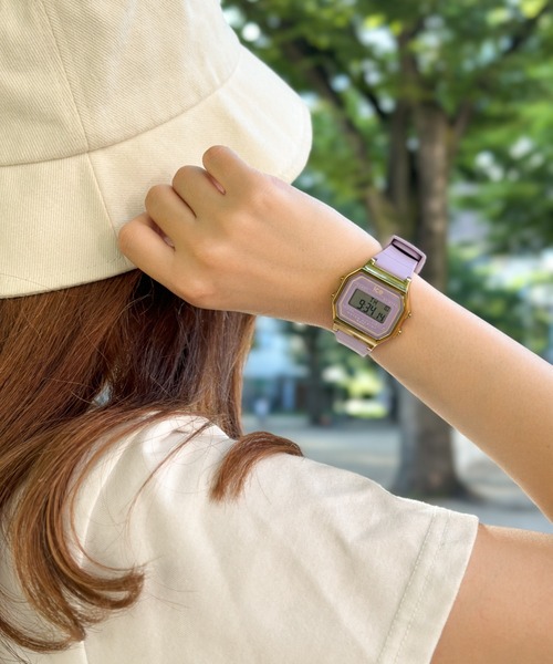 ICE WATCH（アイスウォッチ）の「「Ice-Watch アイスウォッチ」ICE digit retro アイスデジット　レトロ（デジタル腕時計・レディース・オレンジ/ライム/ベビーピンク/イエロー/ライトグリーン/スモークピンク/エメラルドブルー/ラベンダー/ホワイト/コーラル/ライトベージュ/フューシャピンク/ライトオリーブ/ライトブルー・32mm）」の8枚目の写真