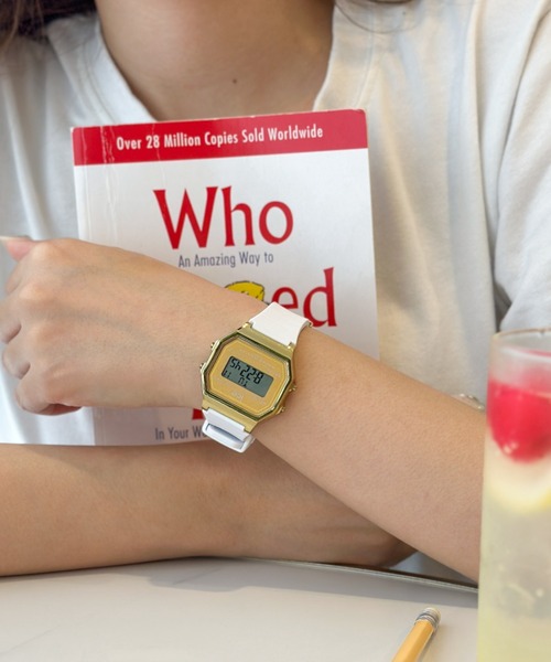ICE WATCH（アイスウォッチ）の「「Ice-Watch アイスウォッチ」ICE digit retro アイスデジット　レトロ（デジタル腕時計・レディース・オレンジ/ライム/ベビーピンク/イエロー/ライトグリーン/スモークピンク/エメラルドブルー/ラベンダー/ホワイト/コーラル/ライトベージュ/フューシャピンク/ライトオリーブ/ライトブルー・32mm）」の2枚目の写真