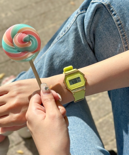 ICE WATCH（アイスウォッチ）の「「Ice-Watch アイスウォッチ」ICE digit retro アイスデジット　レトロ（デジタル腕時計・レディース・オレンジ/ライム/ベビーピンク/イエロー/ライトグリーン/スモークピンク/エメラルドブルー/ラベンダー/ホワイト/コーラル/ライトベージュ/フューシャピンク/ライトオリーブ/ライトブルー・32mm）」の5枚目の写真