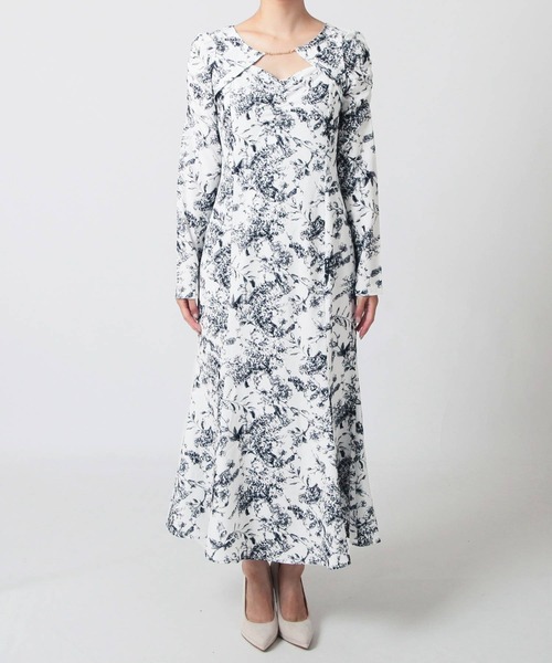Julia Boutique(ジュリアブティック)の「トワルドジュイ柄チェーン付きマーメイドワンピース/23511(ワンピース・レディース・グレイッシュブルー・ONE)」の8枚目の写真