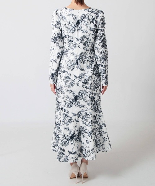 Julia Boutique(ジュリアブティック)の「トワルドジュイ柄チェーン付きマーメイドワンピース/23511(ワンピース・レディース・グレイッシュブルー・ONE)」の10枚目の写真