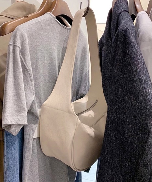 Dita Muaj.（ディータムアージュ）の「ワイドベルトハーフムーンショルダーバッグ（ショルダーバッグ・レディース・ホワイト/ブラック・FREE）」の5枚目の写真