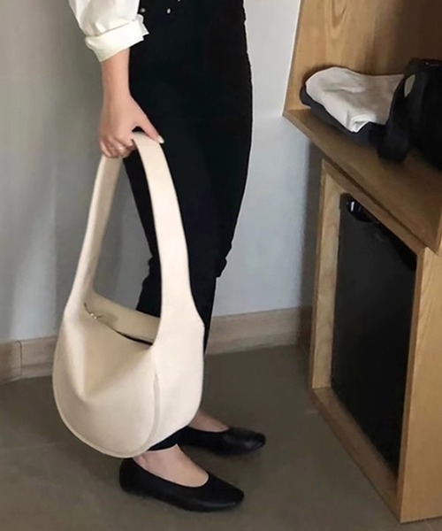 Dita Muaj.（ディータムアージュ）の「ワイドベルトハーフムーンショルダーバッグ（ショルダーバッグ・レディース・ホワイト/ブラック・FREE）」の3枚目の写真