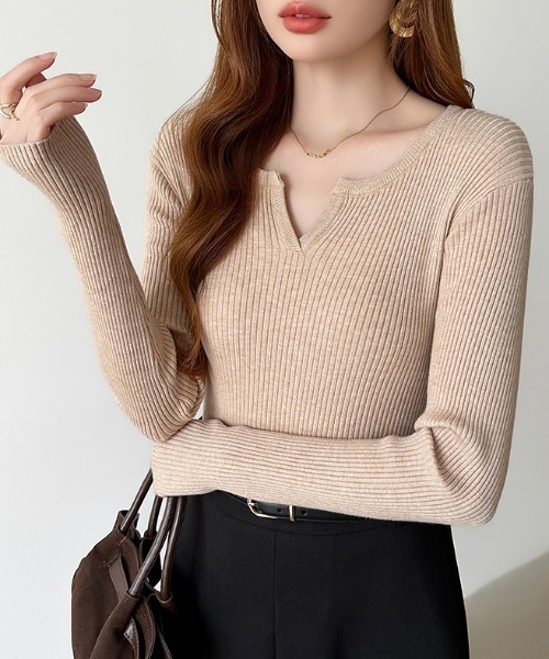 COCOMOMO（ココモモ）の「鎖骨美人魅せ キーネックニット リブニット キーネック 長袖 ニット レイヤードトップス きれいめカジュアル オフィスカジュアル 秋服 冬服（ニット/セーター・レディース・グレー/ブラック/オレンジ/ベージュ/ホワイト/ブラウン/ワイン/ネイビー・S-M/L-XL）」の5枚目の写真