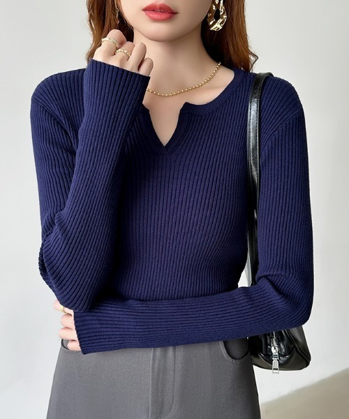 COCOMOMO（ココモモ）の「鎖骨美人魅せ キーネックニット リブニット キーネック 長袖 ニット レイヤードトップス きれいめカジュアル オフィスカジュアル 秋服 冬服（ニット/セーター・レディース・グレー/ブラック/オレンジ/ベージュ/ホワイト/ブラウン/ワイン/ネイビー・S-M/L-XL）」の6枚目の写真