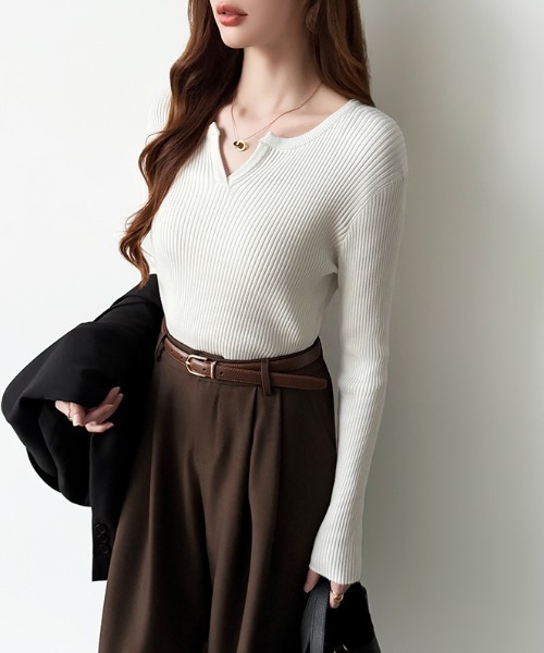 COCOMOMO（ココモモ）の「鎖骨美人魅せ キーネックニット リブニット キーネック 長袖 ニット レイヤードトップス きれいめカジュアル オフィスカジュアル 秋服 冬服（ニット/セーター・レディース・グレー/ブラック/オレンジ/ベージュ/ホワイト/ブラウン/ワイン/ネイビー・S-M/L-XL）」の21枚目の写真