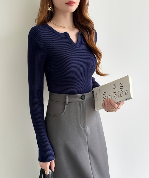 COCOMOMO（ココモモ）の「鎖骨美人魅せ キーネックニット リブニット キーネック 長袖 ニット レイヤードトップス きれいめカジュアル オフィスカジュアル 秋服 冬服（ニット/セーター・レディース・グレー/ブラック/オレンジ/ベージュ/ホワイト/ブラウン/ワイン/ネイビー・S-M/L-XL）」の22枚目の写真