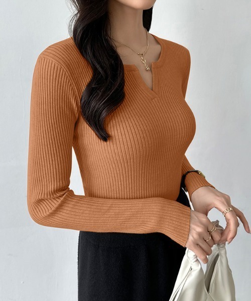 COCOMOMO（ココモモ）の「鎖骨美人魅せ キーネックニット リブニット キーネック 長袖 ニット レイヤードトップス きれいめカジュアル オフィスカジュアル 秋服 冬服（ニット/セーター・レディース・グレー/ブラック/オレンジ/ベージュ/ホワイト/ブラウン/ワイン/ネイビー・S-M/L-XL）」の13枚目の写真