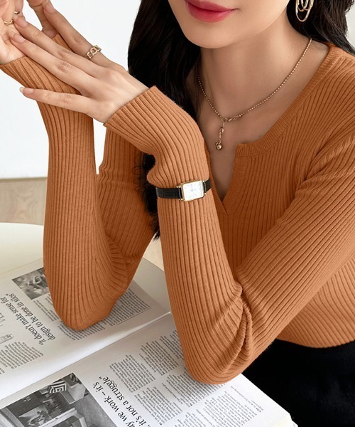 COCOMOMO（ココモモ）の「鎖骨美人魅せ キーネックニット リブニット キーネック 長袖 ニット レイヤードトップス きれいめカジュアル オフィスカジュアル 秋服 冬服（ニット/セーター・レディース・グレー/ブラック/オレンジ/ベージュ/ホワイト/ブラウン/ワイン/ネイビー・S-M/L-XL）」の12枚目の写真