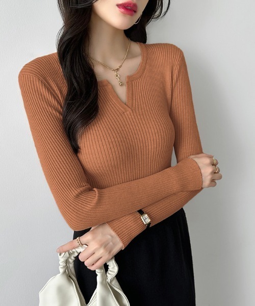 COCOMOMO（ココモモ）の「鎖骨美人魅せ キーネックニット リブニット キーネック 長袖 ニット レイヤードトップス きれいめカジュアル オフィスカジュアル 秋服 冬服（ニット/セーター・レディース・グレー/ブラック/オレンジ/ベージュ/ホワイト/ブラウン/ワイン/ネイビー・S-M/L-XL）」の11枚目の写真