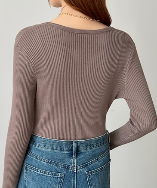 COCOMOMO（ココモモ）の「鎖骨美人魅せ キーネックニット リブニット キーネック 長袖 ニット レイヤードトップス きれいめカジュアル オフィスカジュアル 秋服 冬服（ニット/セーター・レディース・グレー/ブラック/オレンジ/ベージュ/ホワイト/ブラウン/ワイン/ネイビー・S-M/L-XL）」の17枚目の写真