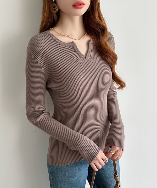 COCOMOMO（ココモモ）の「鎖骨美人魅せ キーネックニット リブニット キーネック 長袖 ニット レイヤードトップス きれいめカジュアル オフィスカジュアル 秋服 冬服（ニット/セーター・レディース・グレー/ブラック/オレンジ/ベージュ/ホワイト/ブラウン/ワイン/ネイビー・S-M/L-XL）」の19枚目の写真