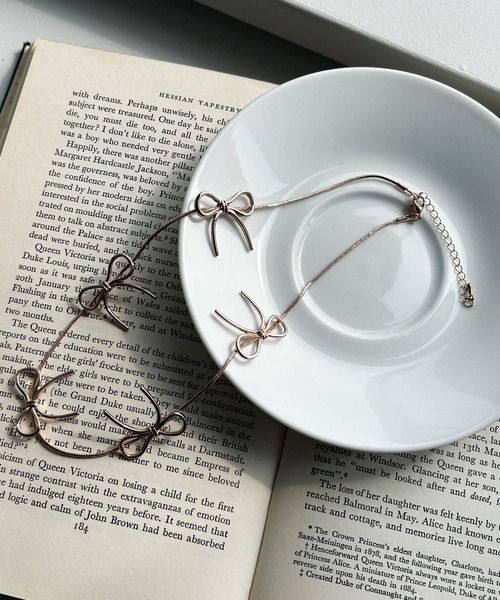 WEGO(ウィゴー)の「WEGO/メタルリボンチェーンネックレス(ネックレス・レディース・シルバー/ピンク・FREE)」の2枚目の写真