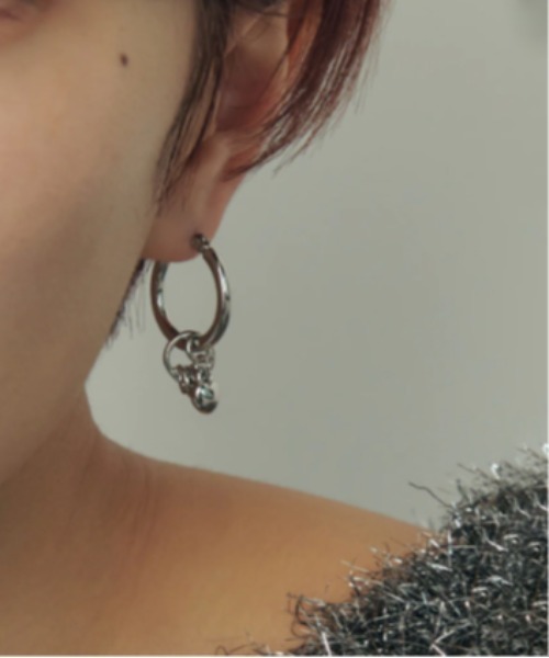 GOLDY（ゴールディ）の「【GOLDY】アッセンブル チャーム アシンメトリー フープ ピアス / 1230101※（ピアス（両耳用）・レディース・シルバー/ゴールド・FREE）」の8枚目の写真