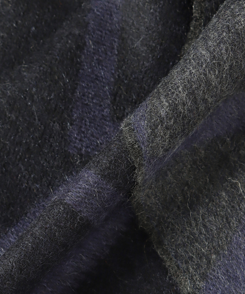 EDIFICE（エディフィス）の「【Seaward & Stearn / シーワード & スターン】BIG GEOMETRIC CASHMERE STOLE（マフラー・メンズ・レッド/ブラック・FREE）」の6枚目の写真