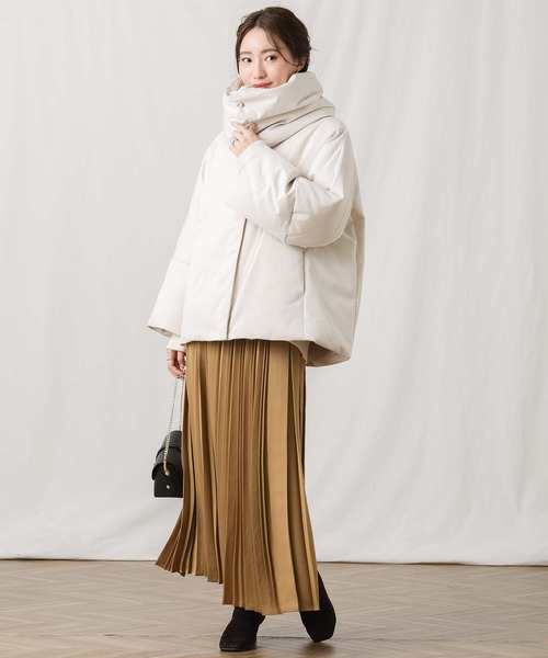 Gready Brilliant（グレディブリリアン）の「マフラードルマンダウンジャケット（ダウンジャケット/コート・レディース・ブラック/アイボリー・38）」の4枚目の写真