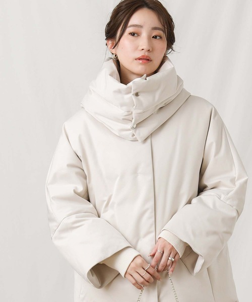 Gready Brilliant（グレディブリリアン）の「マフラードルマンダウンジャケット（ダウンジャケット/コート・レディース・ブラック/アイボリー・38）」の9枚目の写真