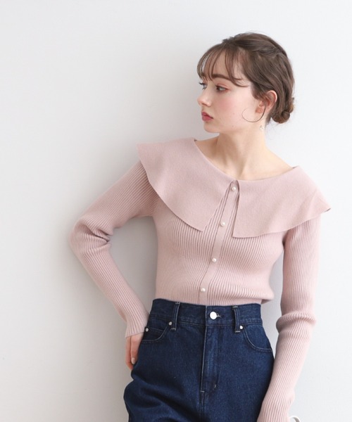 couture brooch(クチュールブローチ)の「◆【2024春新作】【前後2WAY】ビッグカラーニット(ニット/セーター・レディース・オフホワイト/ブラック/サンドベージュ/パープル・38/42)」の1枚目の写真