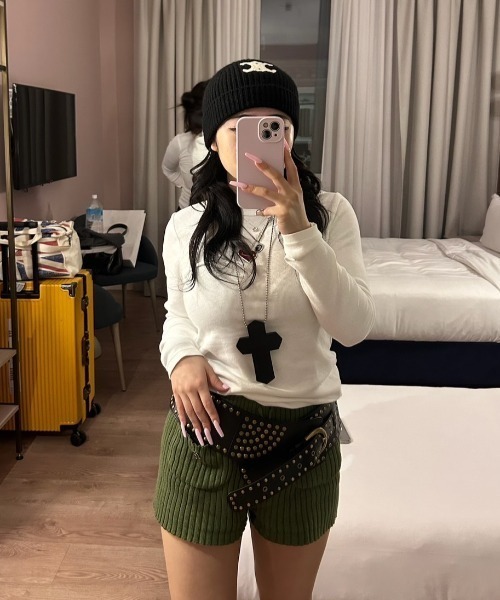 INTER FACTORY（インターファクトリー）の「AINA - チャーム付きニット