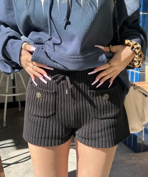 INTER FACTORY(インターファクトリー)の「AINA - チャーム付きニットパンツ GOSSIP CLUB made in INTER FACTORY(その他パンツ・レディース・チャコールグレー/グレー/ブラウン/カーキ/ブラック/アイボリー・FREE)」の9枚目の写真