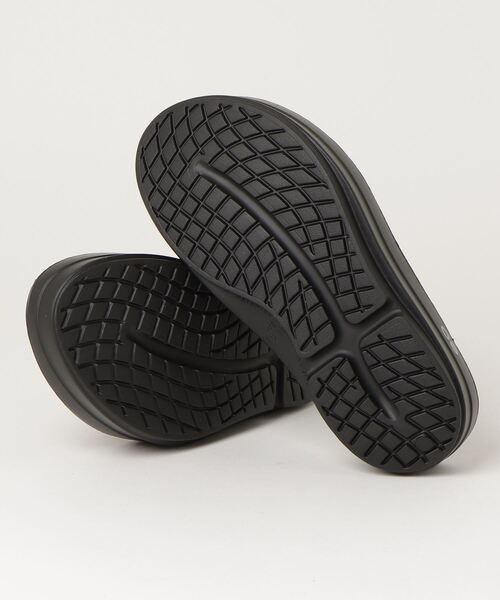 OOFOS(ウーフォス)の「OOFOS OOmega 2000440050211(サンダル・レディース・ブラック・25㎝/24㎝/23㎝)」の10枚目の写真