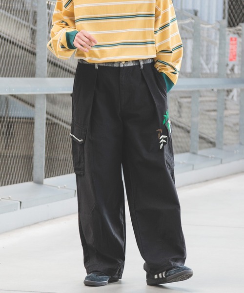 REmastered（リマスタード）の「【REmastered】サイドポケット刺繍/リメイク風ルーズカーゴパンツ（カーゴパンツ・メンズ・ブラック/カーキ・MEDIUM/LARGE）」の13枚目の写真