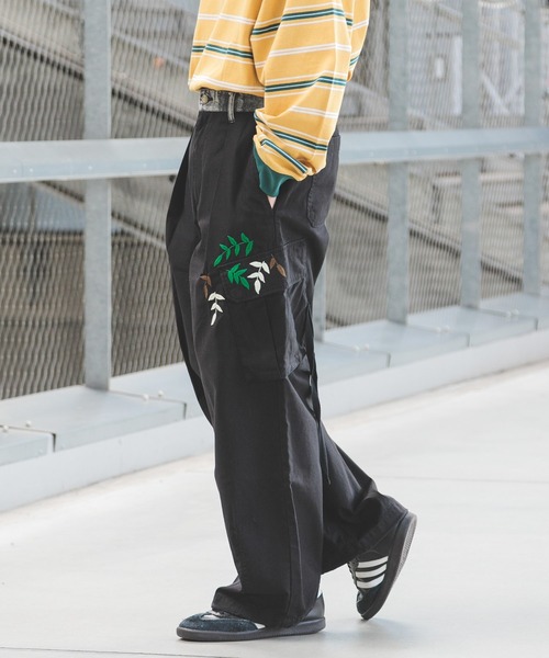 REmastered（リマスタード）の「【REmastered】サイドポケット刺繍/リメイク風ルーズカーゴパンツ（カーゴパンツ・メンズ・ブラック/カーキ・MEDIUM/LARGE）」の12枚目の写真