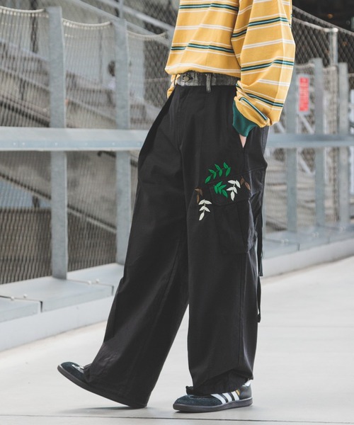 REmastered（リマスタード）の「【REmastered】サイドポケット刺繍/リメイク風ルーズカーゴパンツ（カーゴパンツ・メンズ・ブラック/カーキ・MEDIUM/LARGE）」の10枚目の写真