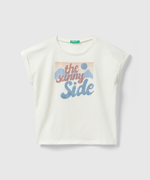 BENETTON (UNITED COLORS OF BENETTON)（ベネトンユナイテッドカラーズオブベネトン）の「キッズフロントグリッタープリント半袖Tシャツ・カットソーG（Tシャツ/カットソー・キッズ・オレンジ/オフホワイト/カーキ/レッド/ラベンダー・MEDIUM/SMALL/X-LARGE/LARGE）」の2枚目の写真