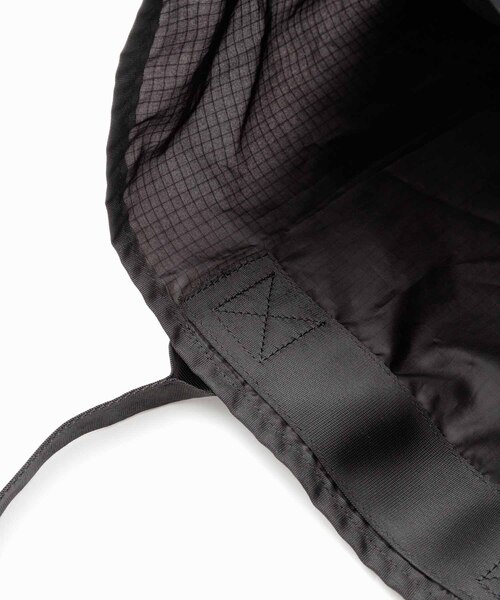 ADAM ET ROPE'（アダムエロペ）の「【TRAVEL COUTURE】RIP Packable Tote Bag（トートバッグ・メンズ・ブラック・FREE）」の7枚目の写真