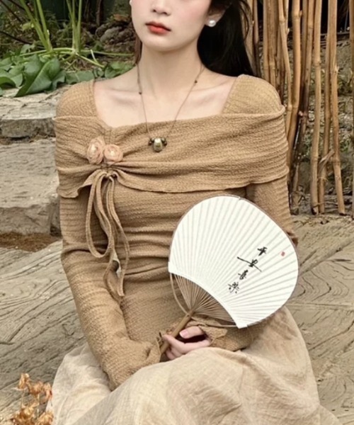 Sibra(シブラ)の「フラワー付きブラウス(シャツ/ブラウス・レディース・ブラック/ベージュ/ホワイト・M)」の9枚目の写真
