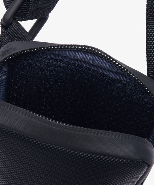 LACOSTE(ラコステ)の「LCST スマートフォンホルダー(スマホグッズ・メンズ・ブラック・FREE)」の4枚目の写真