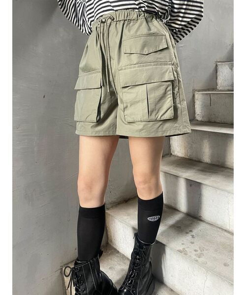 MURUA(ムルーア)の「ナイロンカーゴショートパンツ(カーゴパンツ・レディース・ブラック/カーキ・FREE)」の2枚目の写真