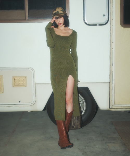 BLONDEY（ブロンディ）の「スクエアリブニットロングワンピース（ワンピース・レディース・レッド/カーキ/ブラック/ネイビー・FREE）」の2枚目の写真