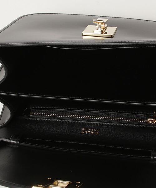 BALLY（バリー）の「OLLAM FLAP（ショルダーバッグ・レディース・ブラック・ONESIZE）」の6枚目の写真