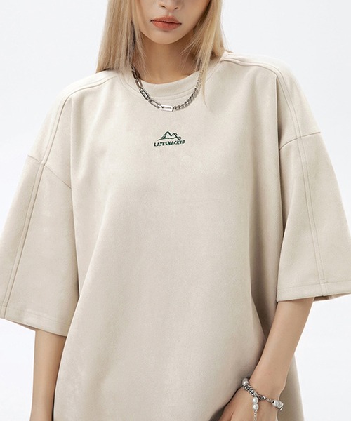 aimoha（アイモハ）の「aimoha outdoorユニセックス　スエード　刺繍Tシャツ (SS)（Tシャツ/カットソー・レディース・オフホワイト/ブラック/グリーン/レッド・LARGE/X-LARGE/MEDIUM）」の8枚目の写真