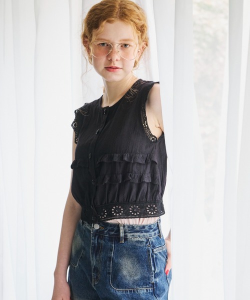 idem(イデム)の「rose button cotton blouse/ノースリーブコットンブラウス(シャツ/ブラウス・レディース・オフホワイト/ブラック・FREE)」の4枚目の写真