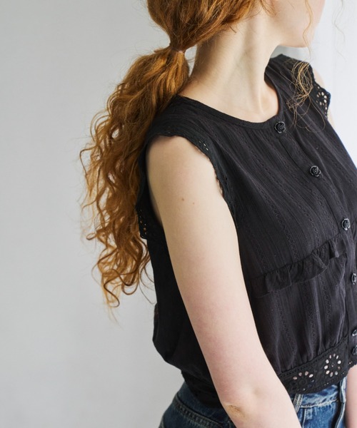 idem(イデム)の「rose button cotton blouse/ノースリーブコットンブラウス(シャツ/ブラウス・レディース・オフホワイト/ブラック・FREE)」の8枚目の写真