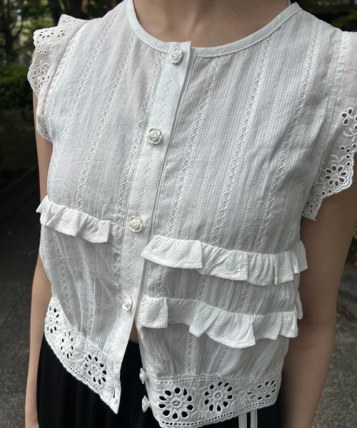 idem(イデム)の「rose button cotton blouse/ノースリーブコットンブラウス(シャツ/ブラウス・レディース・オフホワイト/ブラック・FREE)」の12枚目の写真