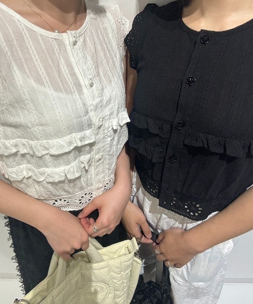 idem(イデム)の「rose button cotton blouse/ノースリーブコットンブラウス(シャツ/ブラウス・レディース・オフホワイト/ブラック・FREE)」の14枚目の写真