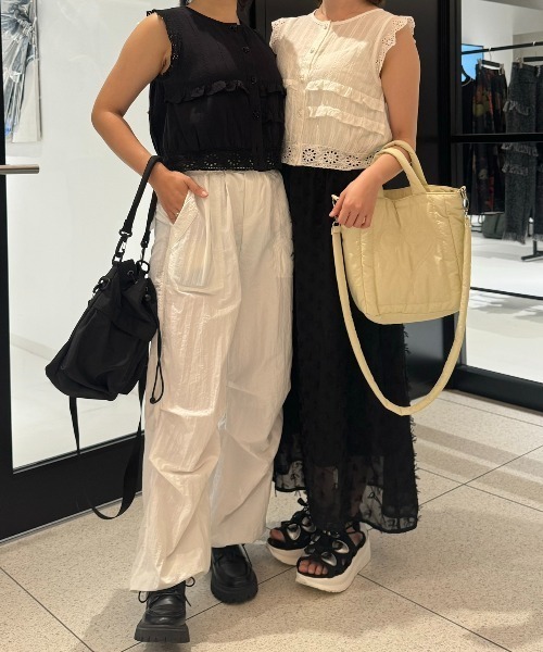 idem(イデム)の「rose button cotton blouse/ノースリーブコットンブラウス(シャツ/ブラウス・レディース・オフホワイト/ブラック・FREE)」の16枚目の写真