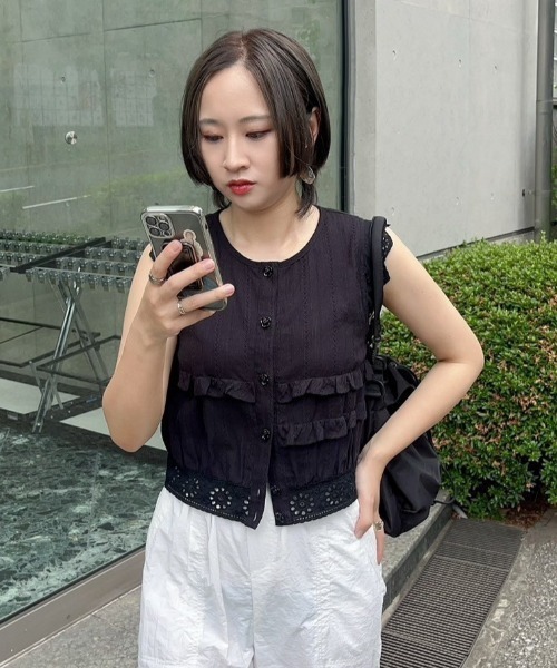 idem(イデム)の「rose button cotton blouse/ノースリーブコットンブラウス(シャツ/ブラウス・レディース・オフホワイト/ブラック・FREE)」の18枚目の写真