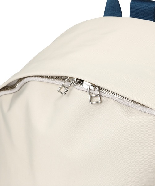 soe（ソーイ）の「soe/ソーイ/Bicolor One Shoulder B.P SSL/バイカラーワンショルダーバッグ L（バックパック/リュック・メンズ・ベージュ/ネイビー/その他・5）」の10枚目の写真