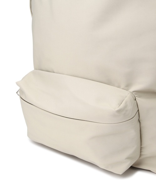 soe（ソーイ）の「soe/ソーイ/Bicolor One Shoulder B.P SSL/バイカラーワンショルダーバッグ L（バックパック/リュック・メンズ・ベージュ/ネイビー/その他・5）」の11枚目の写真