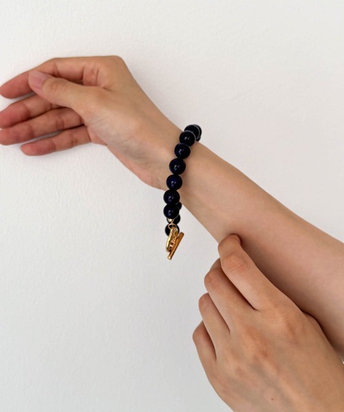 CANAL JEAN（キャナルジーン）の「diggity　ビーズブレスレット（ブレスレット・レディース・ネイビー/レッド/ブラック/クリア・ONE SIZE）」の2枚目の写真