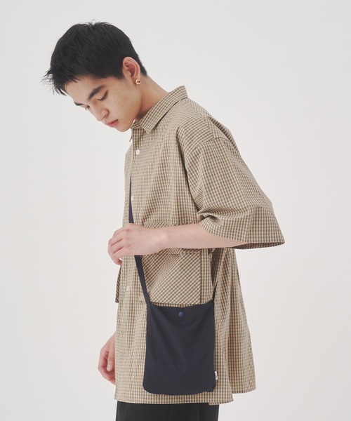 YOEL(ヨエル)の「YOEL - mini sacoche / ミニサコッシュ(ショルダーバッグ・メンズ・カーキ/ネイビー・FREE)」の2枚目の写真