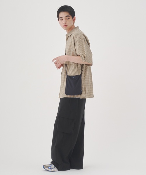YOEL(ヨエル)の「YOEL - mini sacoche / ミニサコッシュ(ショルダーバッグ・メンズ・カーキ/ネイビー・FREE)」の6枚目の写真