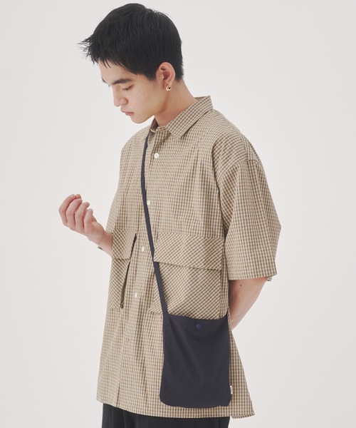 YOEL(ヨエル)の「YOEL - mini sacoche / ミニサコッシュ(ショルダーバッグ・メンズ・カーキ/ネイビー・FREE)」の3枚目の写真