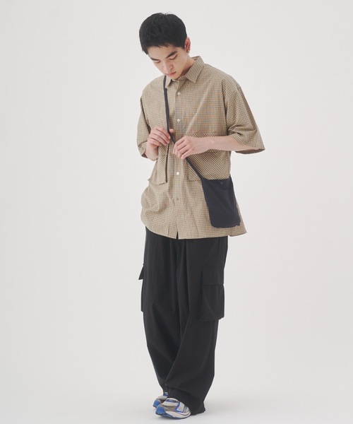 YOEL(ヨエル)の「YOEL - mini sacoche / ミニサコッシュ(ショルダーバッグ・メンズ・カーキ/ネイビー・FREE)」の8枚目の写真